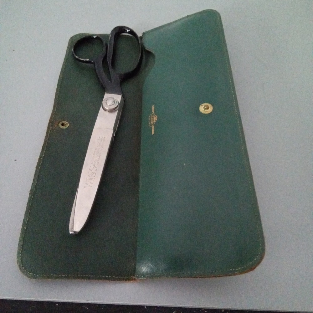 Vintage Wiss Pinking Shears Newark NJ USA with Green Leather Sheath Case 9 Inch